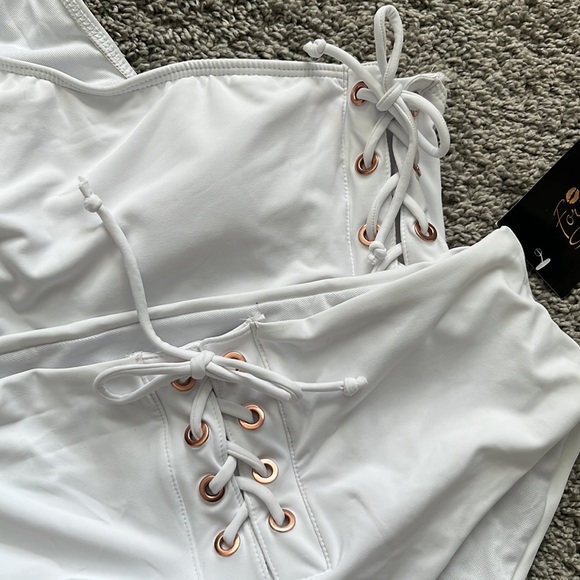 White one shoulder two piece bathing suit - Picture 7 of 8